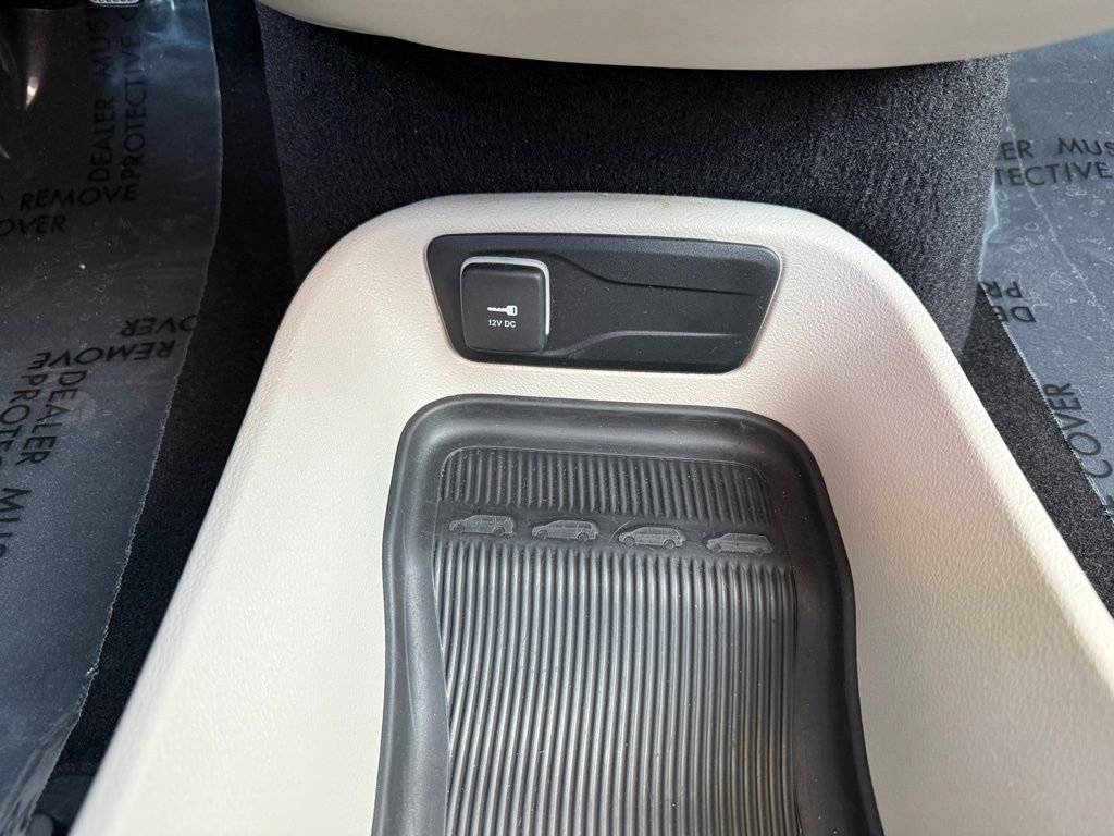 Used 2023 Chrysler Pacifica Touring-L image 29