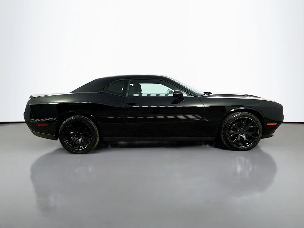 Used 2017 Dodge Challenger SXT RWD image 9