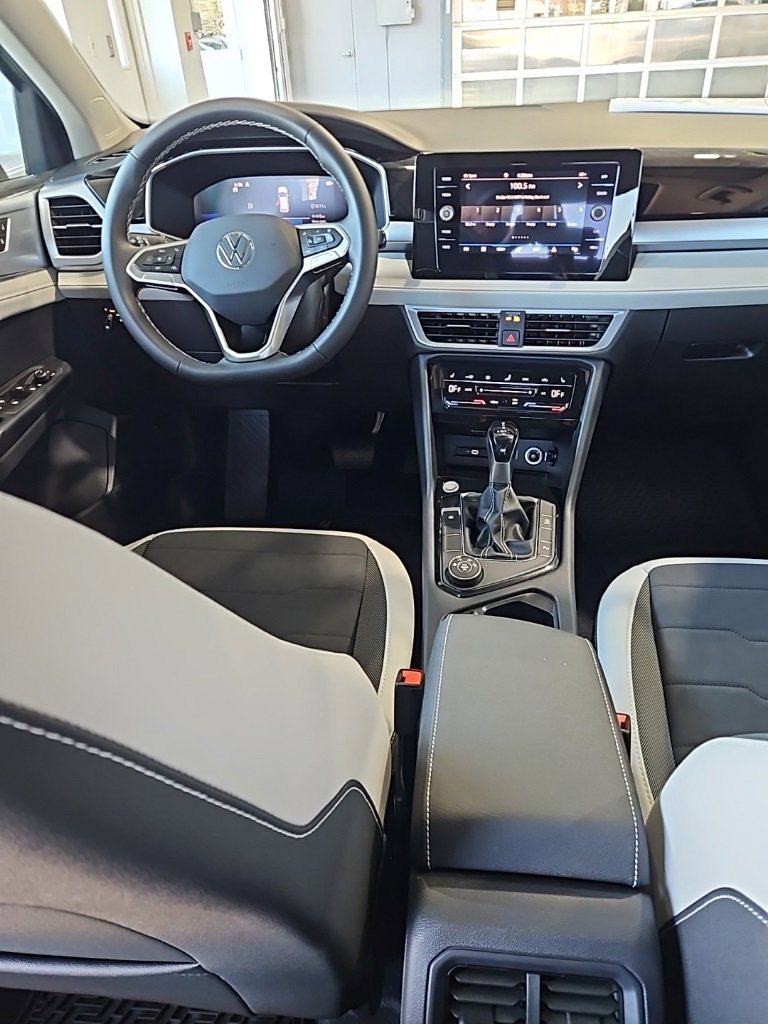 New 2026 Volkswagen Taos SE image 24