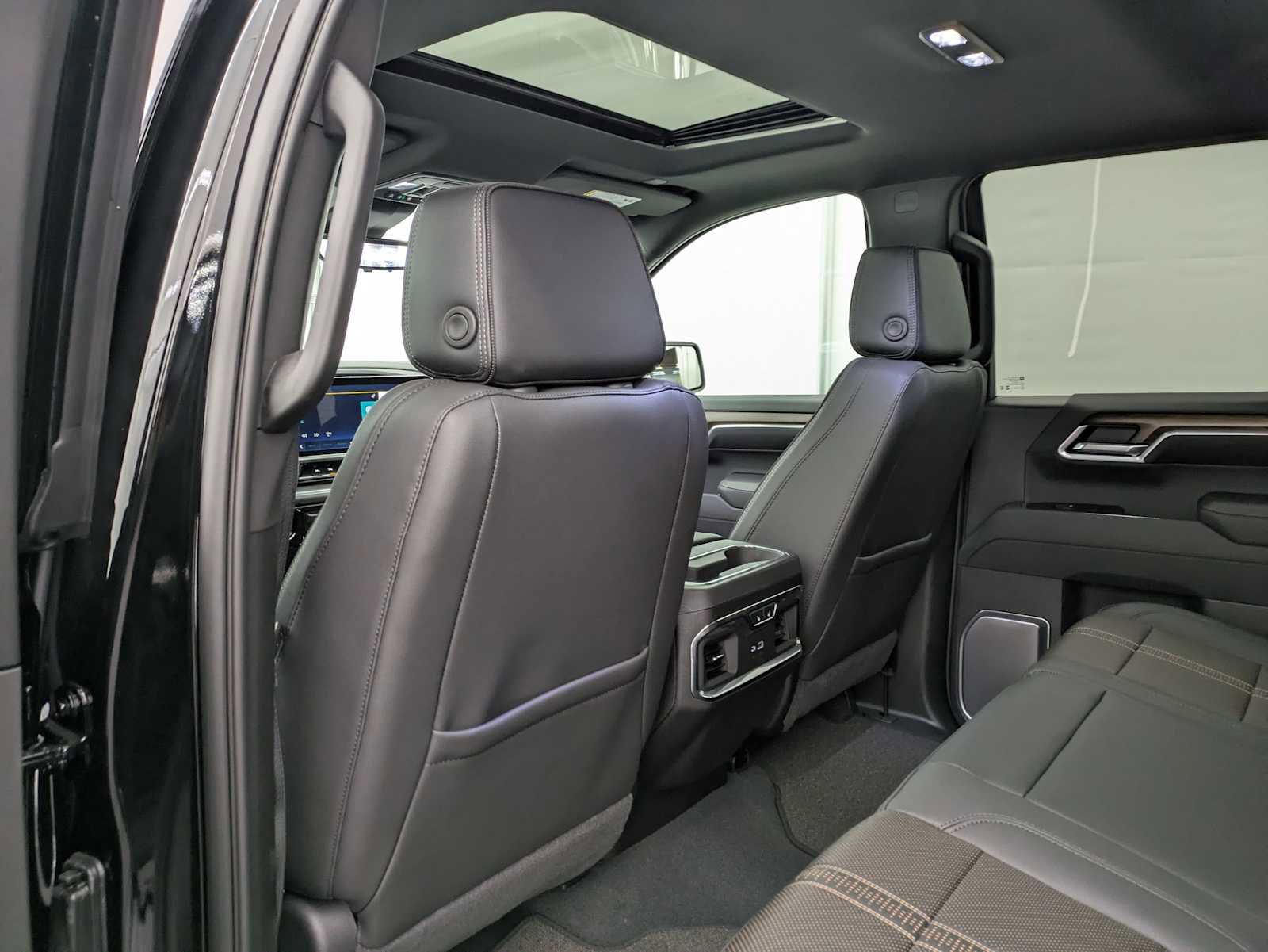 New 2026 Chevrolet Silverado 1500 High Country w/ Midnight Edition image 21