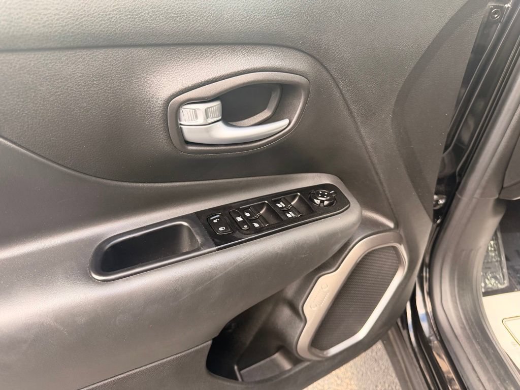 Used 2022 Jeep Renegade Limited AWD/4WD image 28