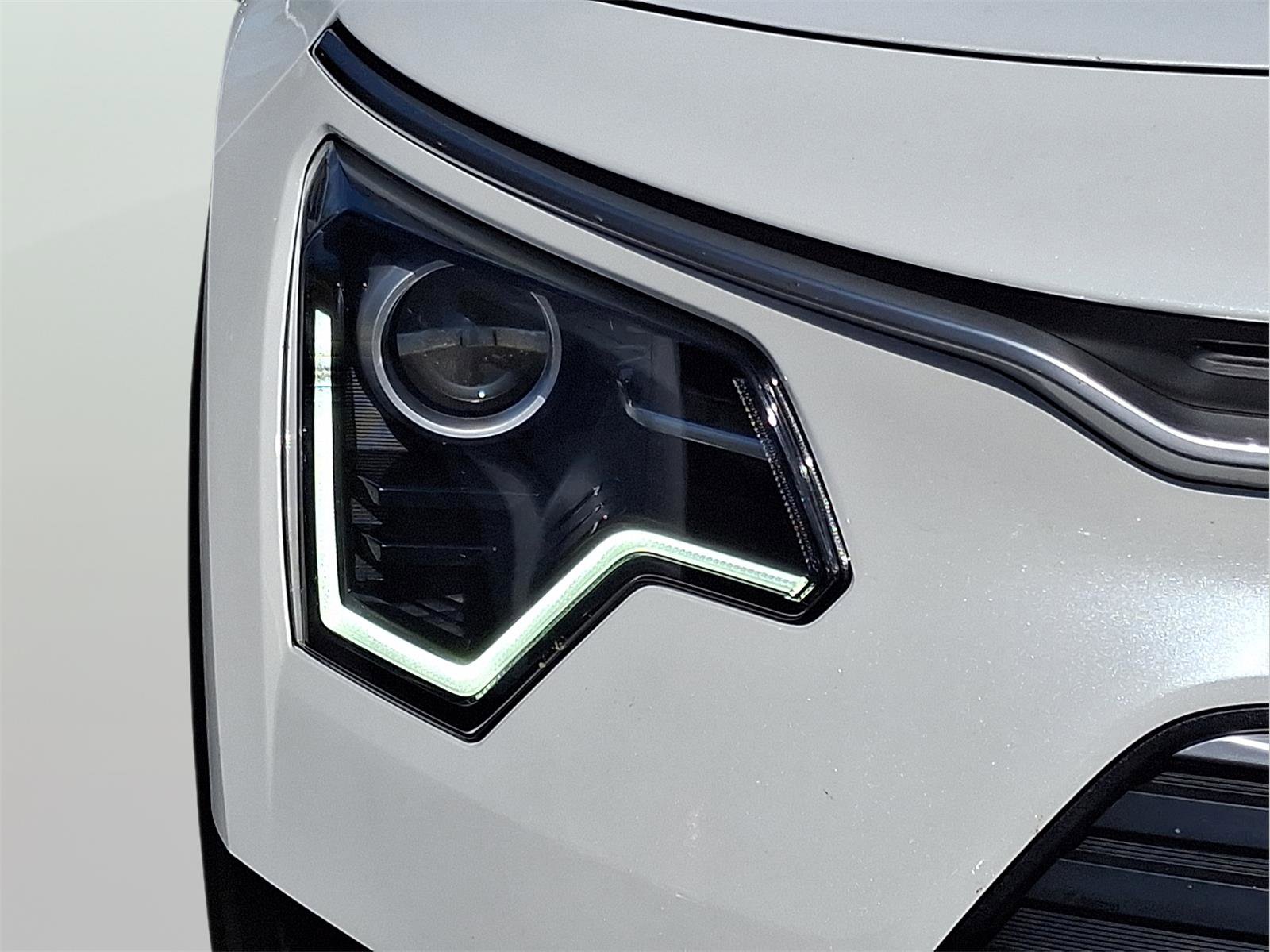 Used 2025 Kia Niro EX image 13