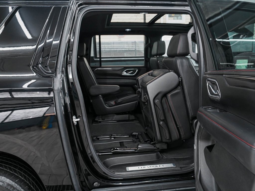 Used 2022 Chevrolet Suburban RST w/ Sport Performance Package image 34