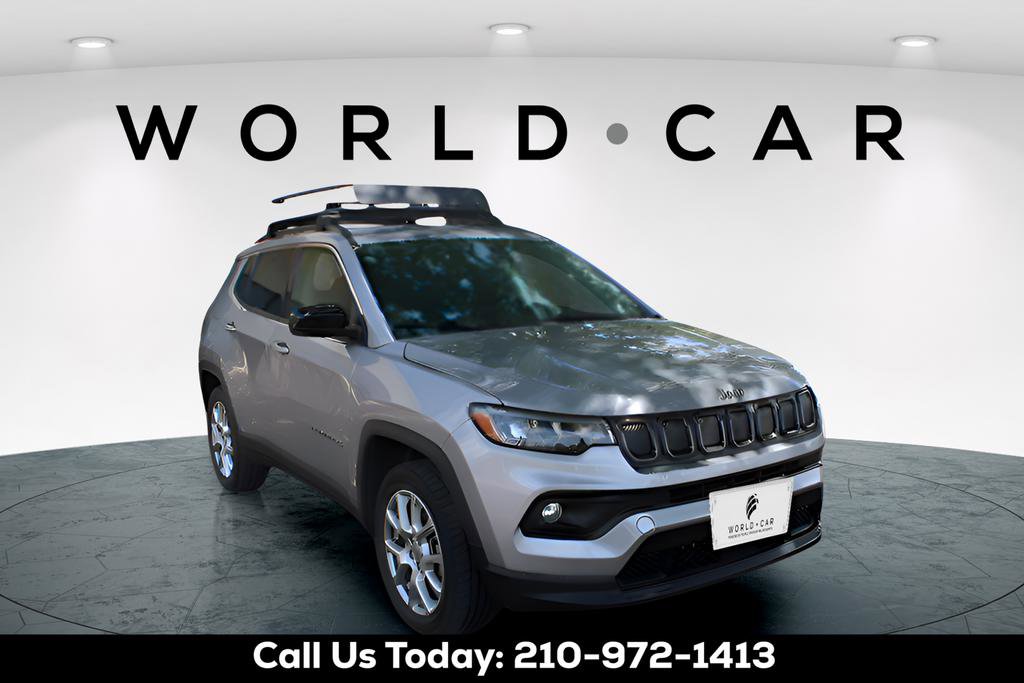 Used 2022 Jeep Compass Latitude image 1