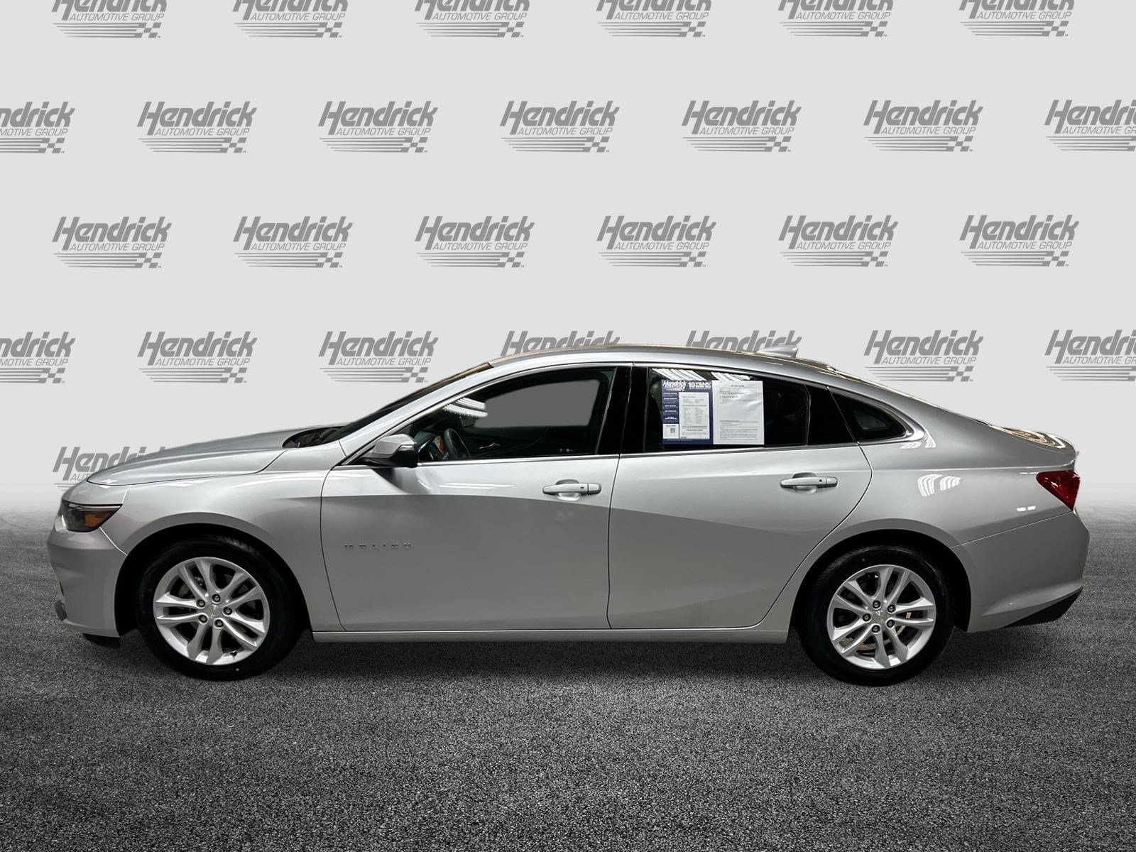 Used 2017 Chevrolet Malibu LT w/ Leather Package FWD image 8