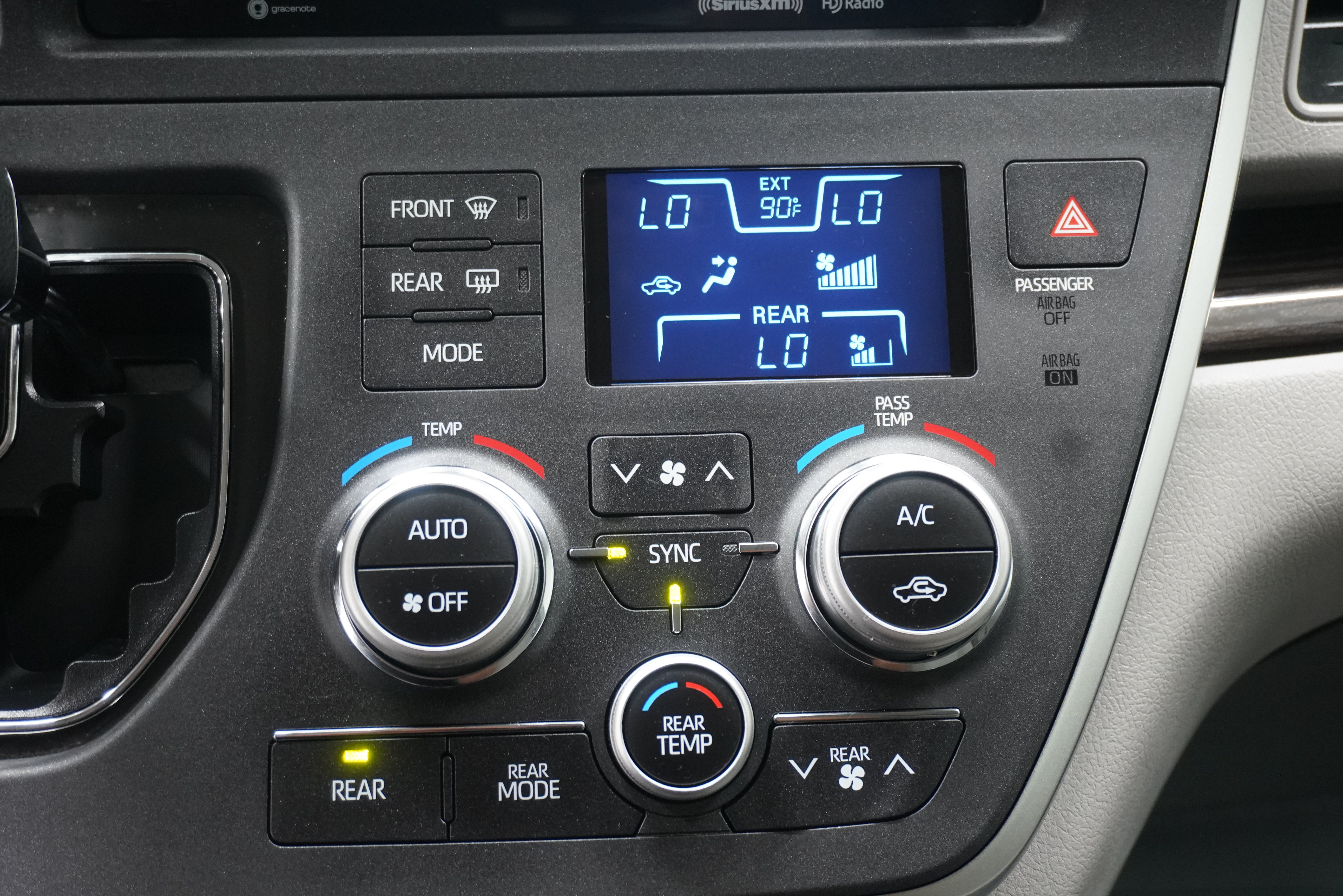 Used 2020 Toyota Sienna XLE w/ XLE Navigation Package FWD image 23