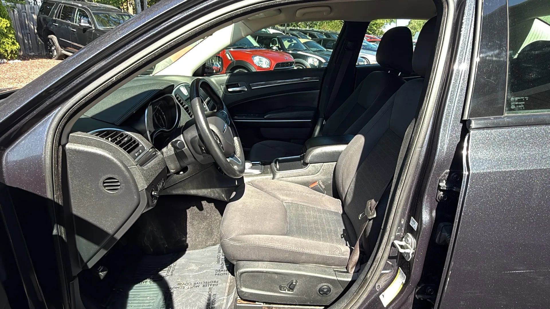 Used 2019 Chrysler 300 Touring w/ Sport Appearance Package image 11