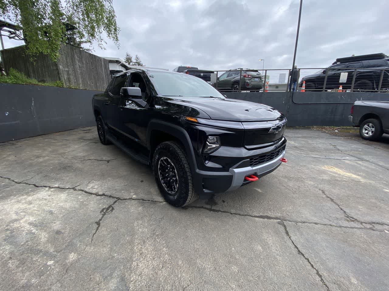 Used 2026 Chevrolet Silverado EV Trail Boss AWD/4WD image 8