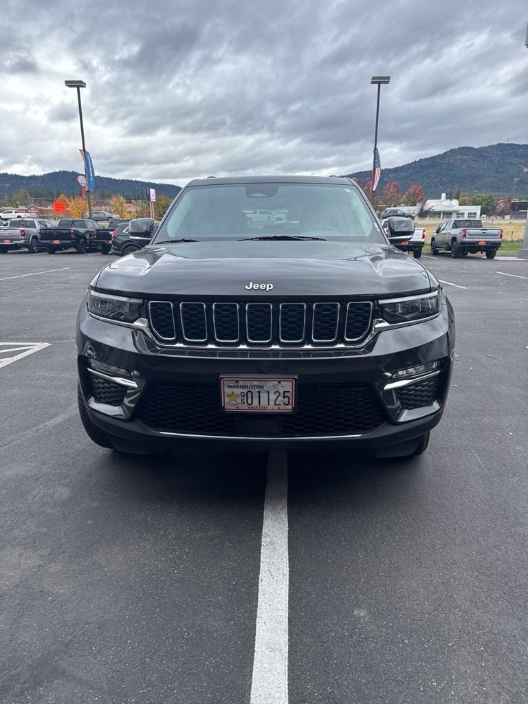 Used 2023 Jeep Grand Cherokee Limited w/ Trailer Tow Prep Group (B) AWD/4WD image 2