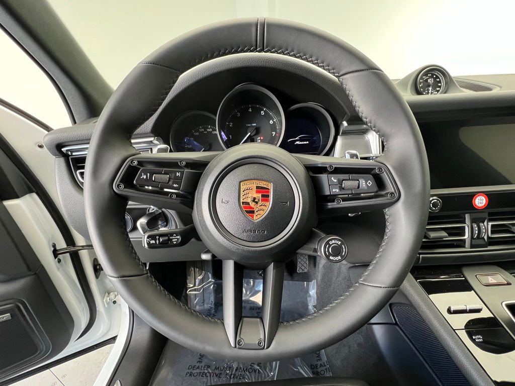 Certified 2026 Porsche Macan AWD/4WD image 7