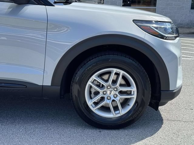 Used 2026 Ford Explorer Active AWD/4WD image 8