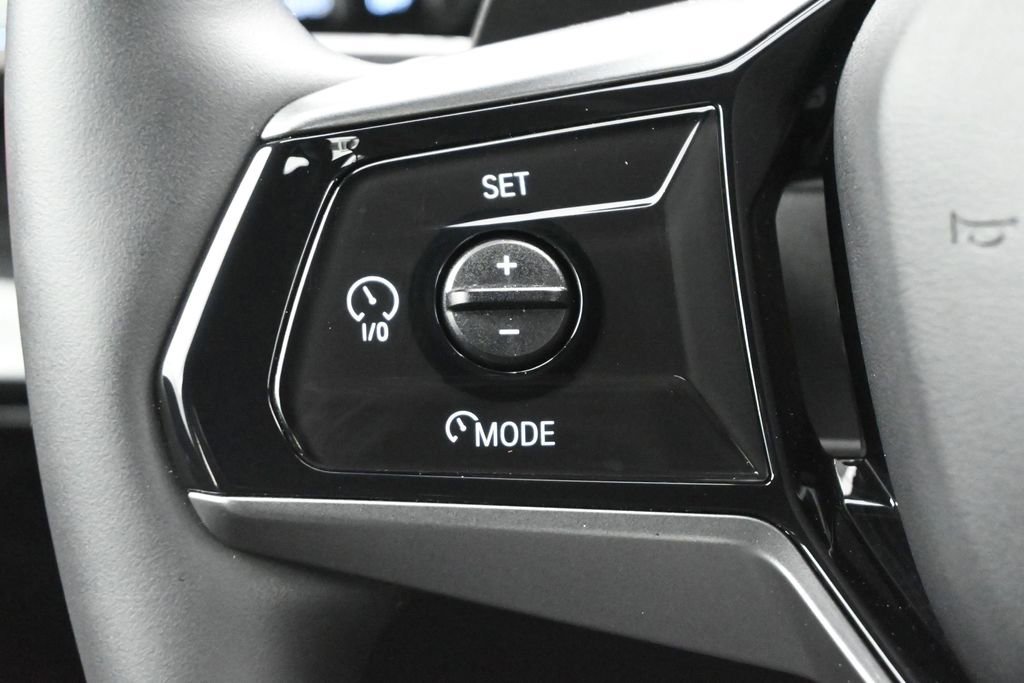 Used 2024 BMW 530i xDrive w/ Premium Package AWD/4WD image 8