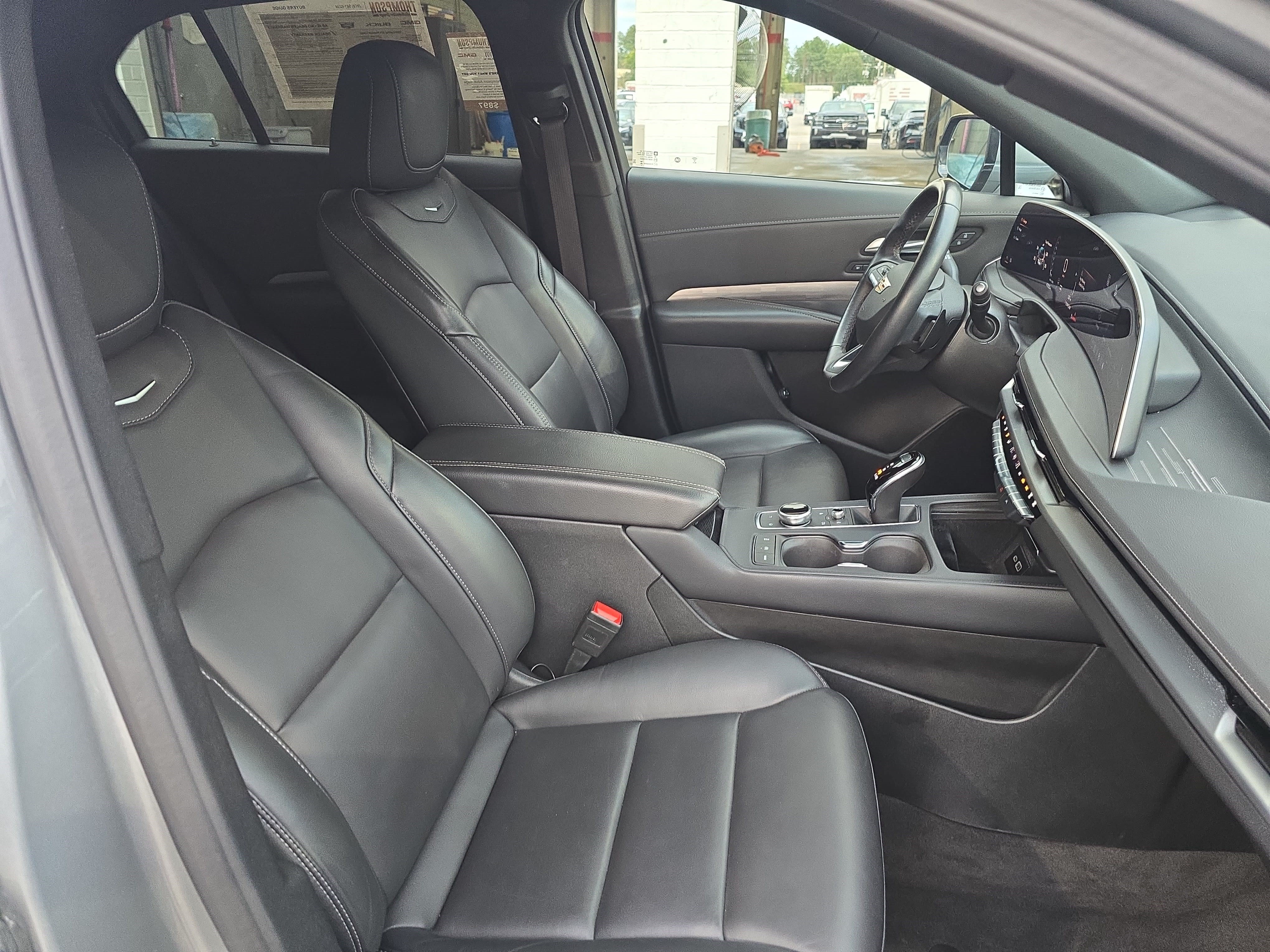 Used 2025 Cadillac XT4 Premium Luxury FWD image 10