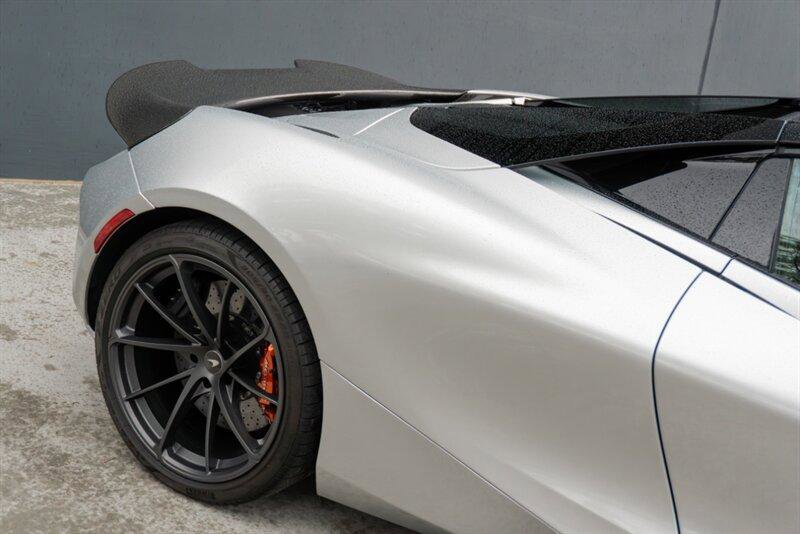 Used 2024 McLaren 750S Spider image 35