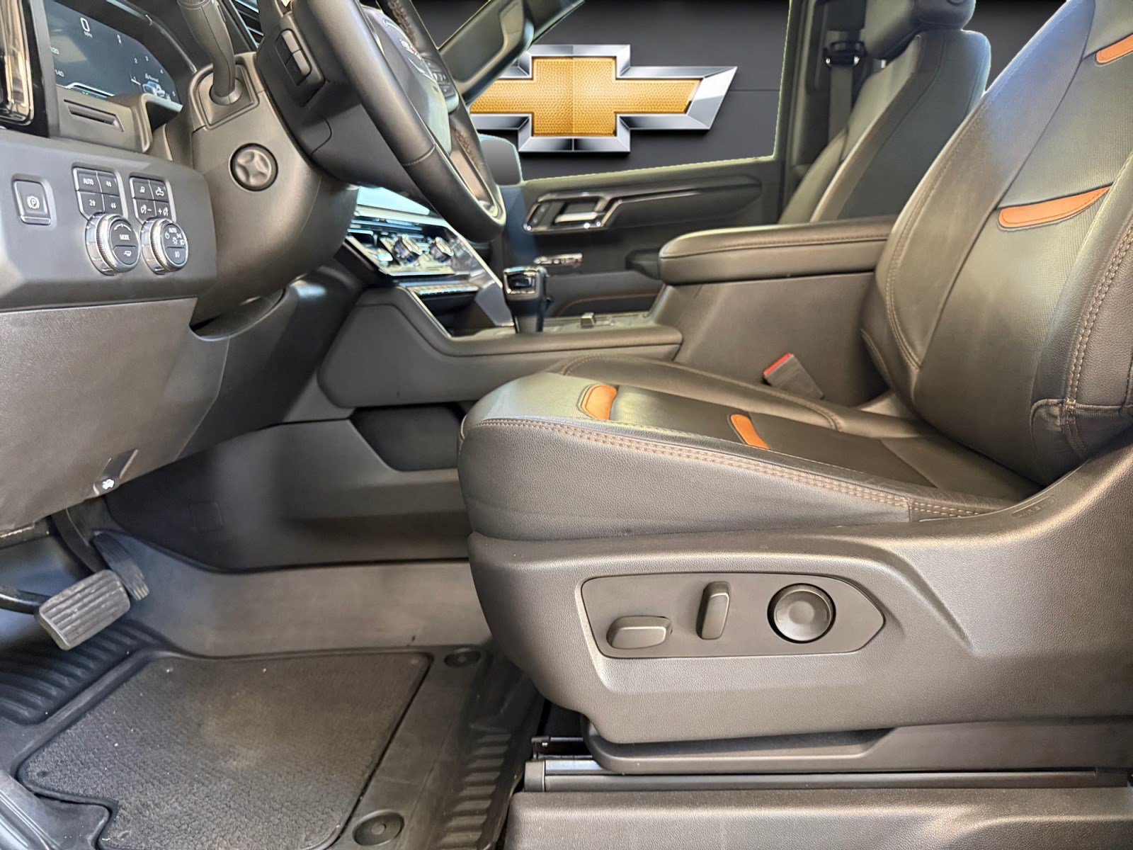 Used 2023 GMC Sierra 1500 AT4 w/ AT4 Preferred Package AWD/4WD image 11