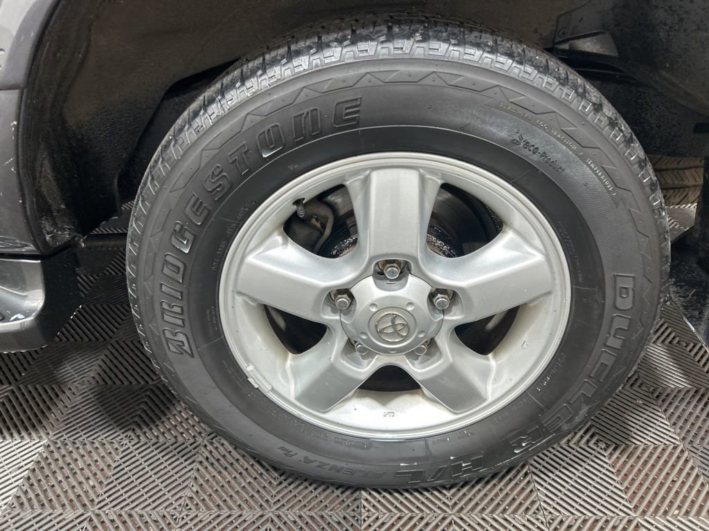 Used 2004 Toyota Land Cruiser image 32