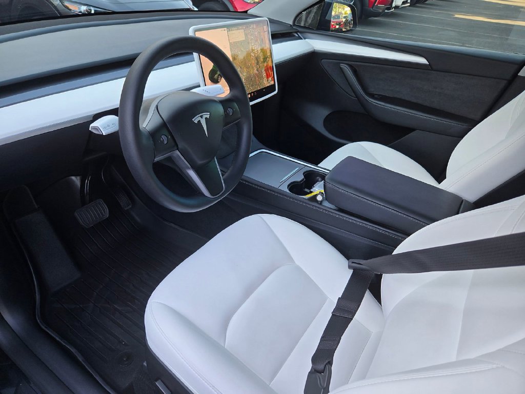 Used 2024 Tesla Model Y Long Range AWD/4WD image 9