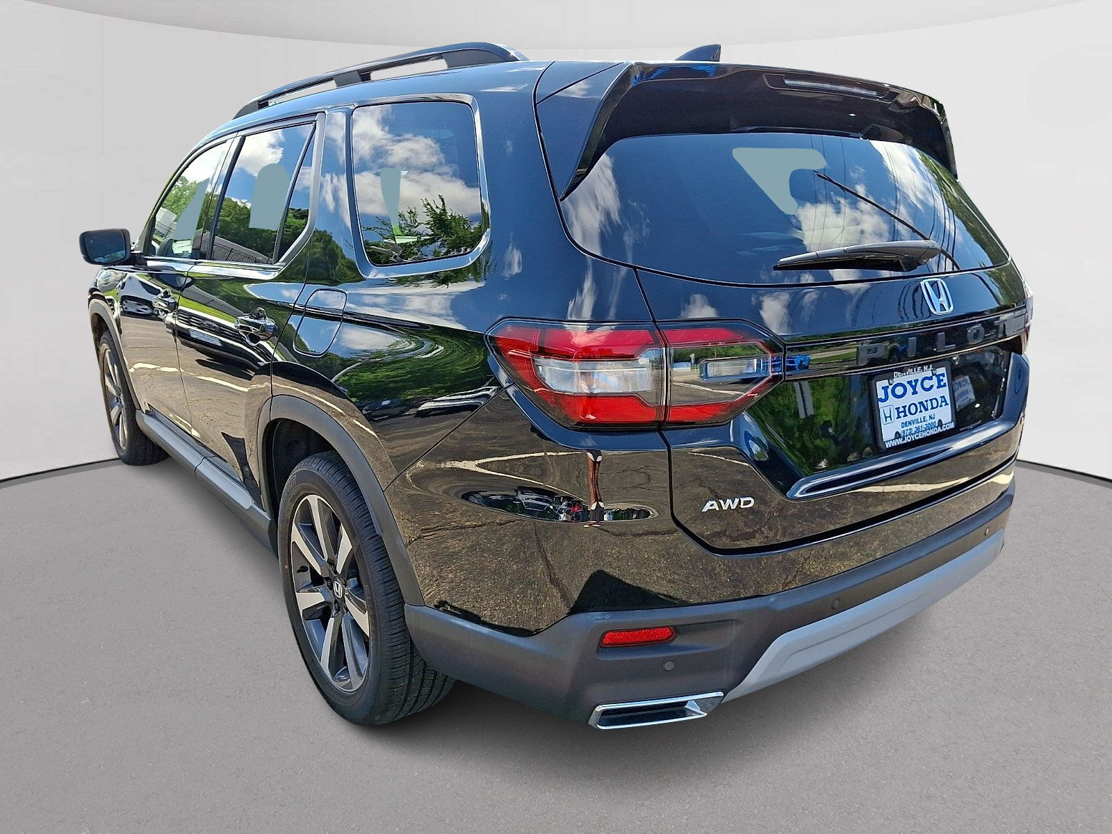 Used 2023 Honda Pilot Touring image 7