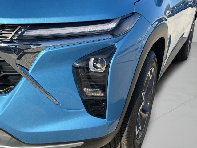 New 2026 Chevrolet Trax LT w/ Sunroof Package FWD image 15