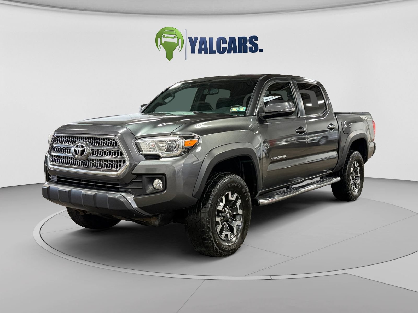 Used 2016 Toyota Tacoma TRD Off-Road AWD/4WD image 1
