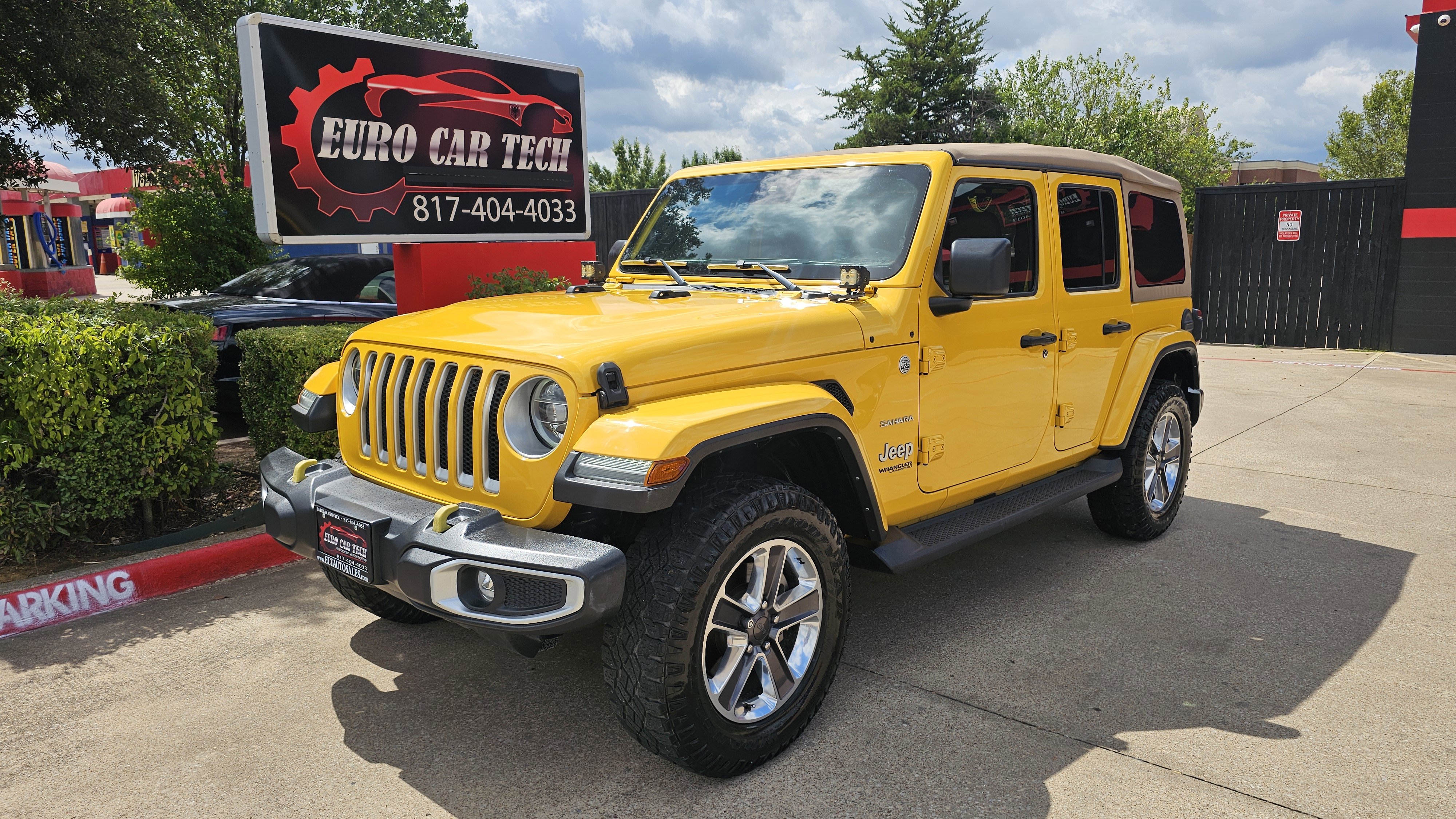 Used 2021 Jeep Wrangler Unlimited Sahara image 1