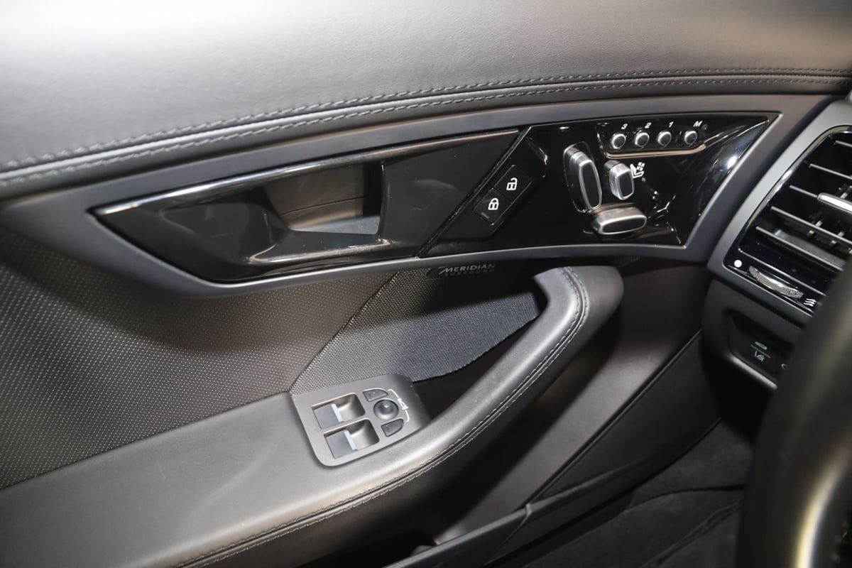 Used 2021 Jaguar F-TYPE Coupe RWD image 41