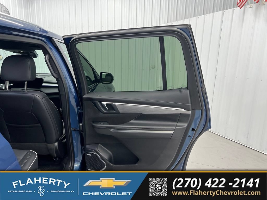 Used 2025 Buick Enclave Preferred w/ Power Package FWD image 12