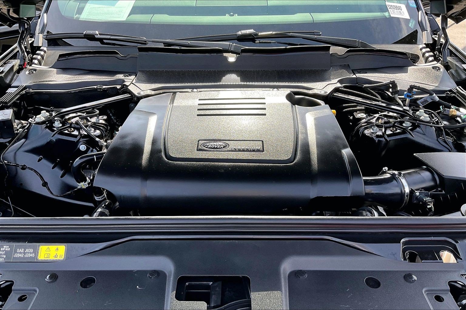 Certified 2025 Land Rover Discovery S AWD/4WD image 28