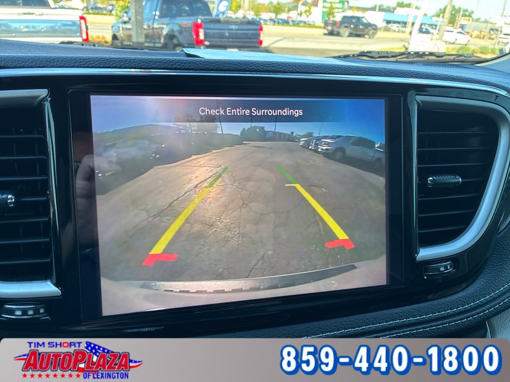 Used 2022 Chrysler Pacifica Touring-L FWD image 28