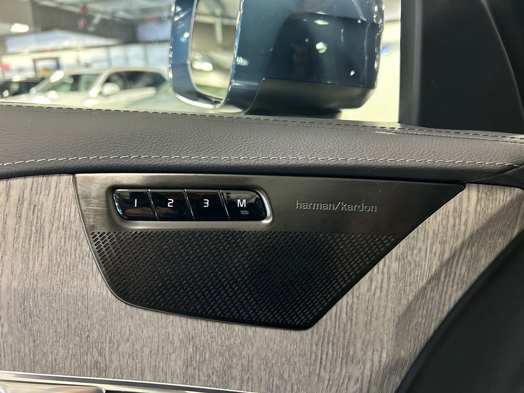Certified 2023 Volvo XC90 B6 Ultimate w/ Protection Package Premier image 21