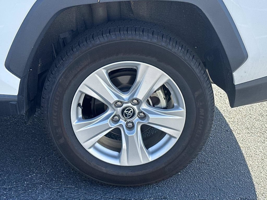 Used 2020 Toyota RAV4 XLE FWD image 13