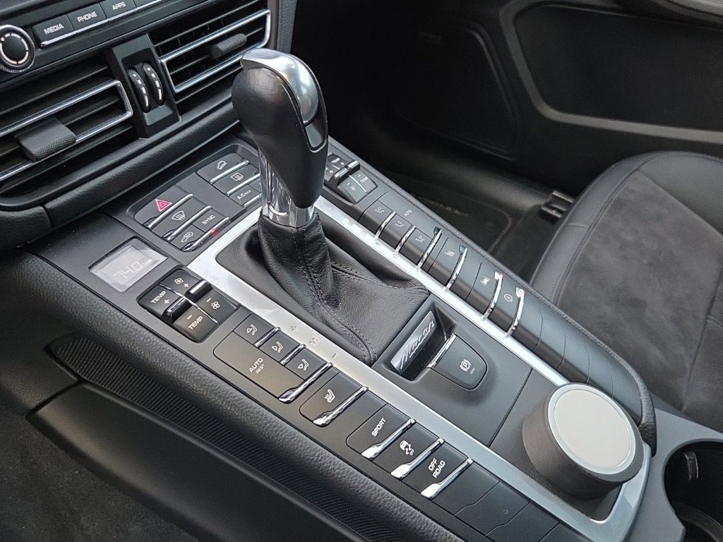 Used 2020 Porsche Macan image 13
