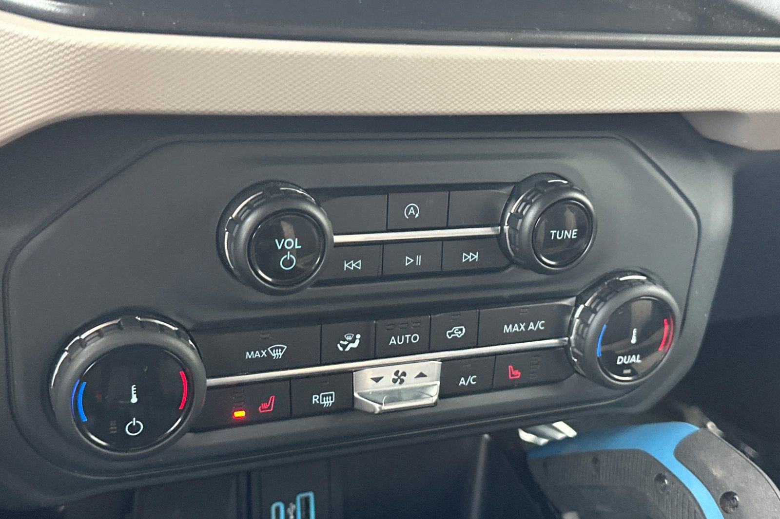 Used 2022 Ford Bronco Wildtrak image 18