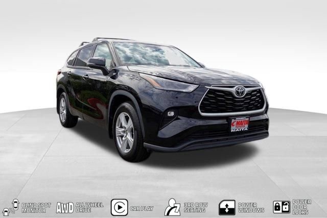 Used 2022 Toyota Highlander LE