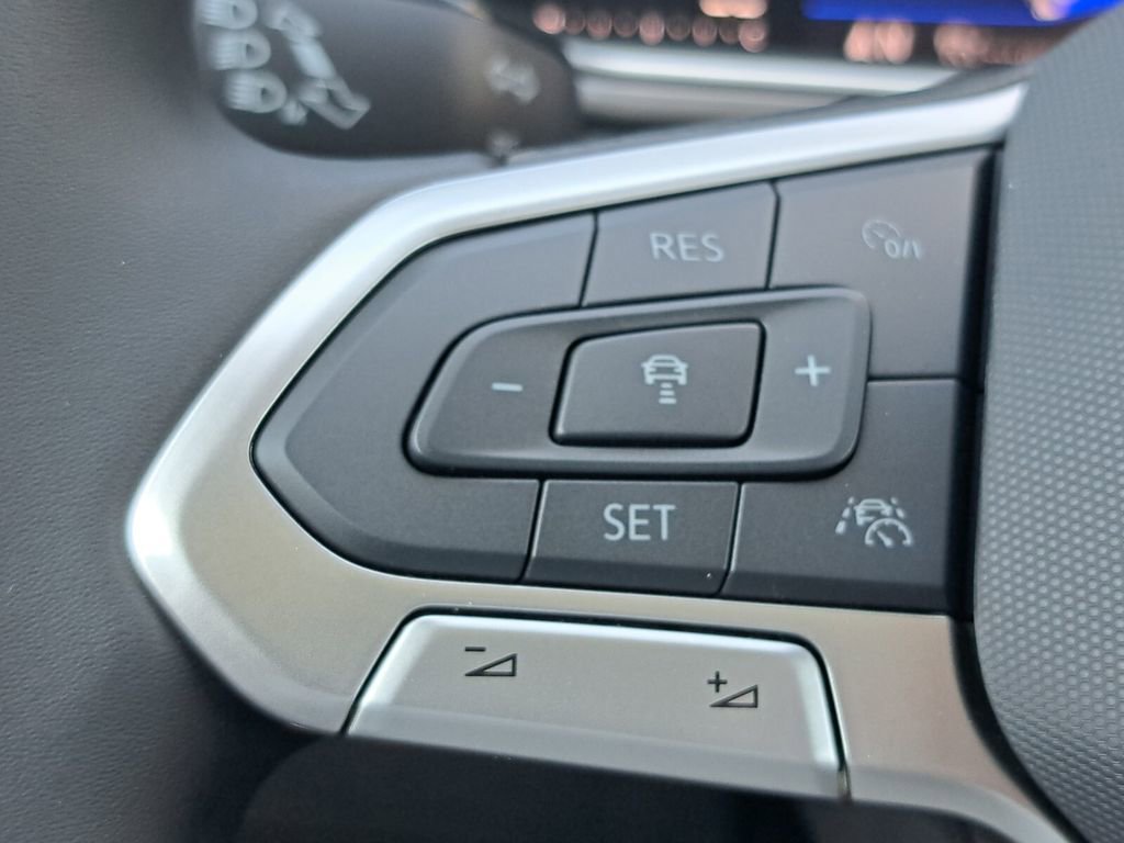 New 2026 Volkswagen Taos SE image 14