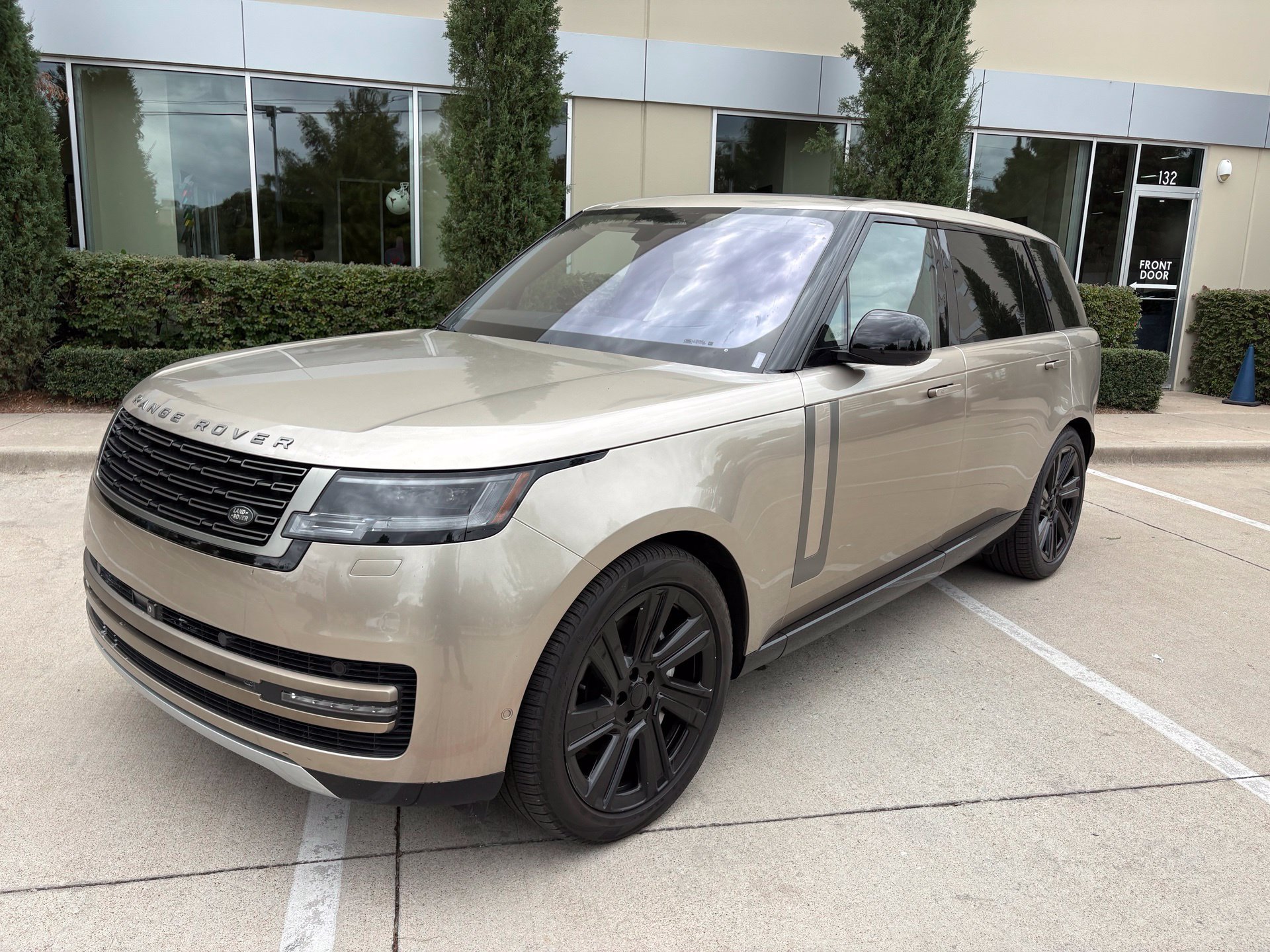Used 2022 Land Rover Range Rover Long Wheelbase SE AWD/4WD image 1