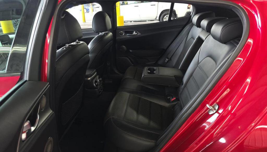 Used 2018 Kia Stinger GT2 RWD image 13