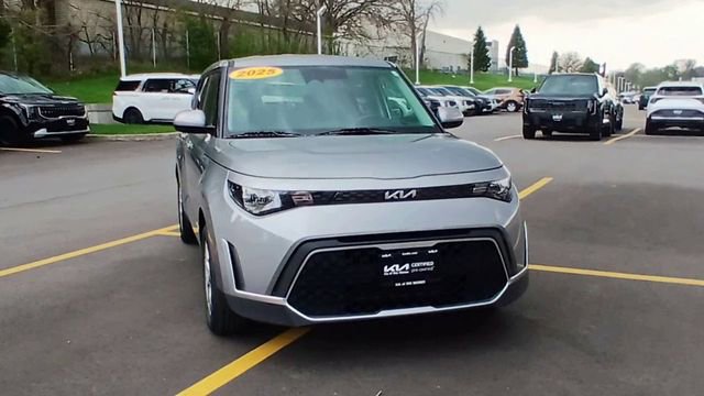 Certified 2025 Kia Soul LX w/ LX Technology Package FWD image 6