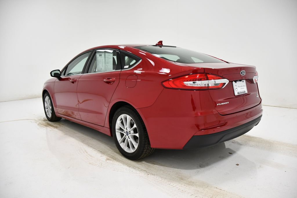 Used 2020 Ford Fusion SE image 3