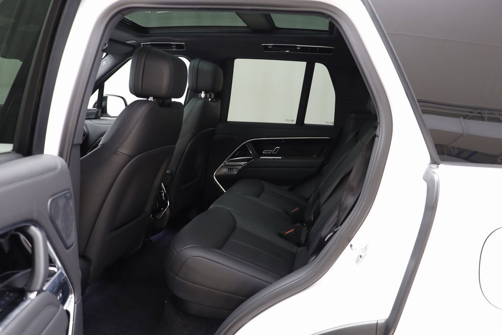 New 2025 Land Rover Range Rover SE image 18