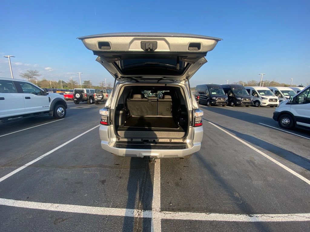 Used 2022 Toyota 4Runner SR5 Premium w/ Moonroof Package AWD/4WD image 27
