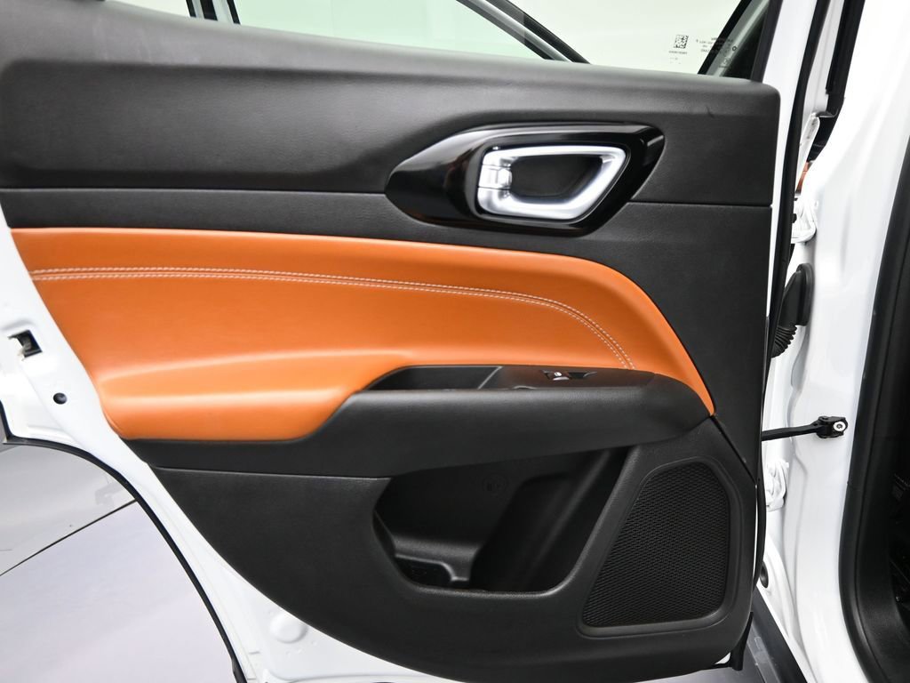 Used 2024 Jeep Compass Limited image 23