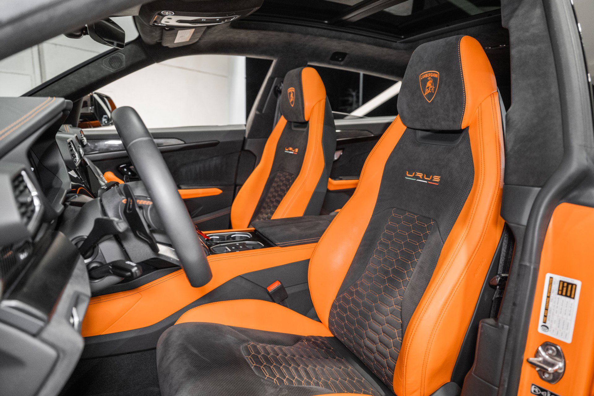 Used 2022 Lamborghini Urus image 18