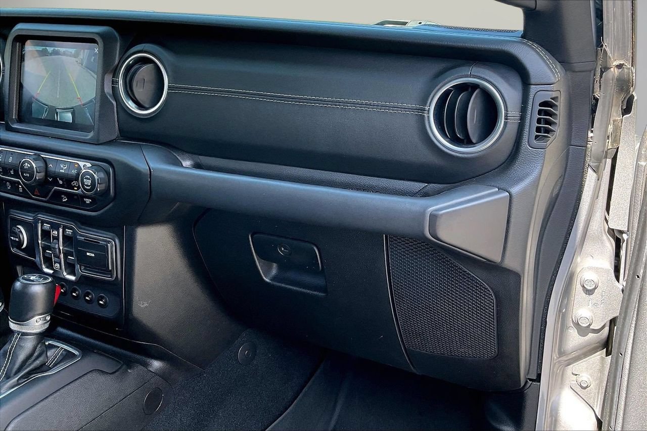 Certified 2018 Jeep Wrangler Unlimited Sahara AWD/4WD image 21