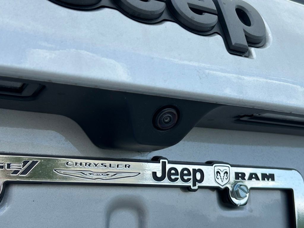 New 2025 Jeep Compass Latitude w/ Sun & Sound Group AWD/4WD image 29