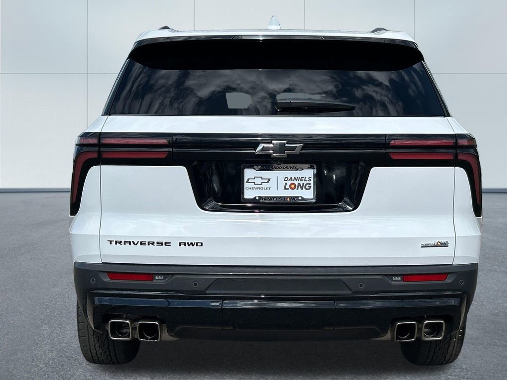 Used 2025 Chevrolet Traverse LT w/ Midnight/Sport Edition AWD/4WD image 4
