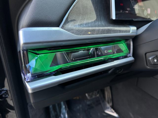 Used 2023 BMW 740i w/ Parking Assistance Package image 42