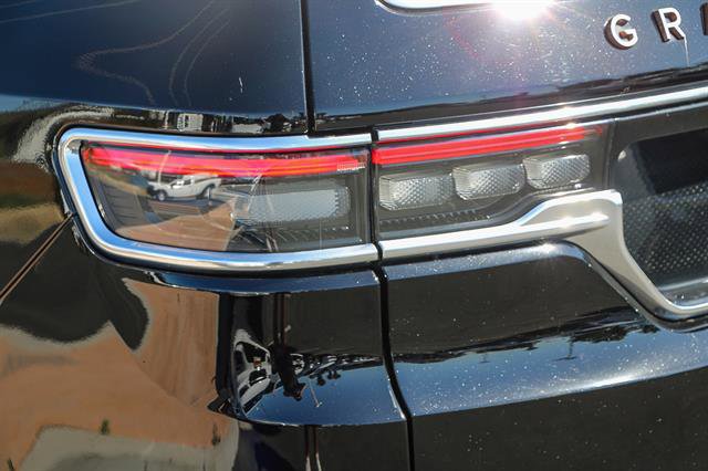 New 2023 Jeep Grand Wagoneer Series III image 12