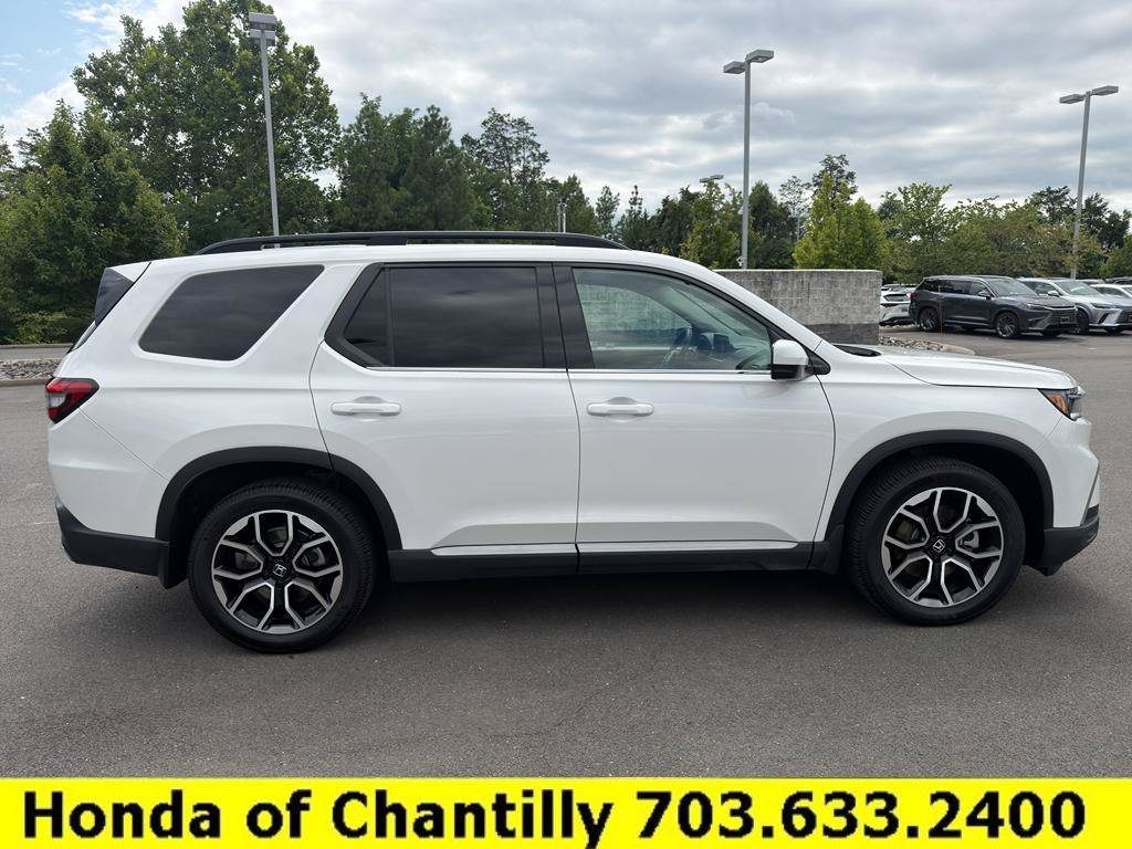 Certified 2025 Honda Pilot Touring image 8