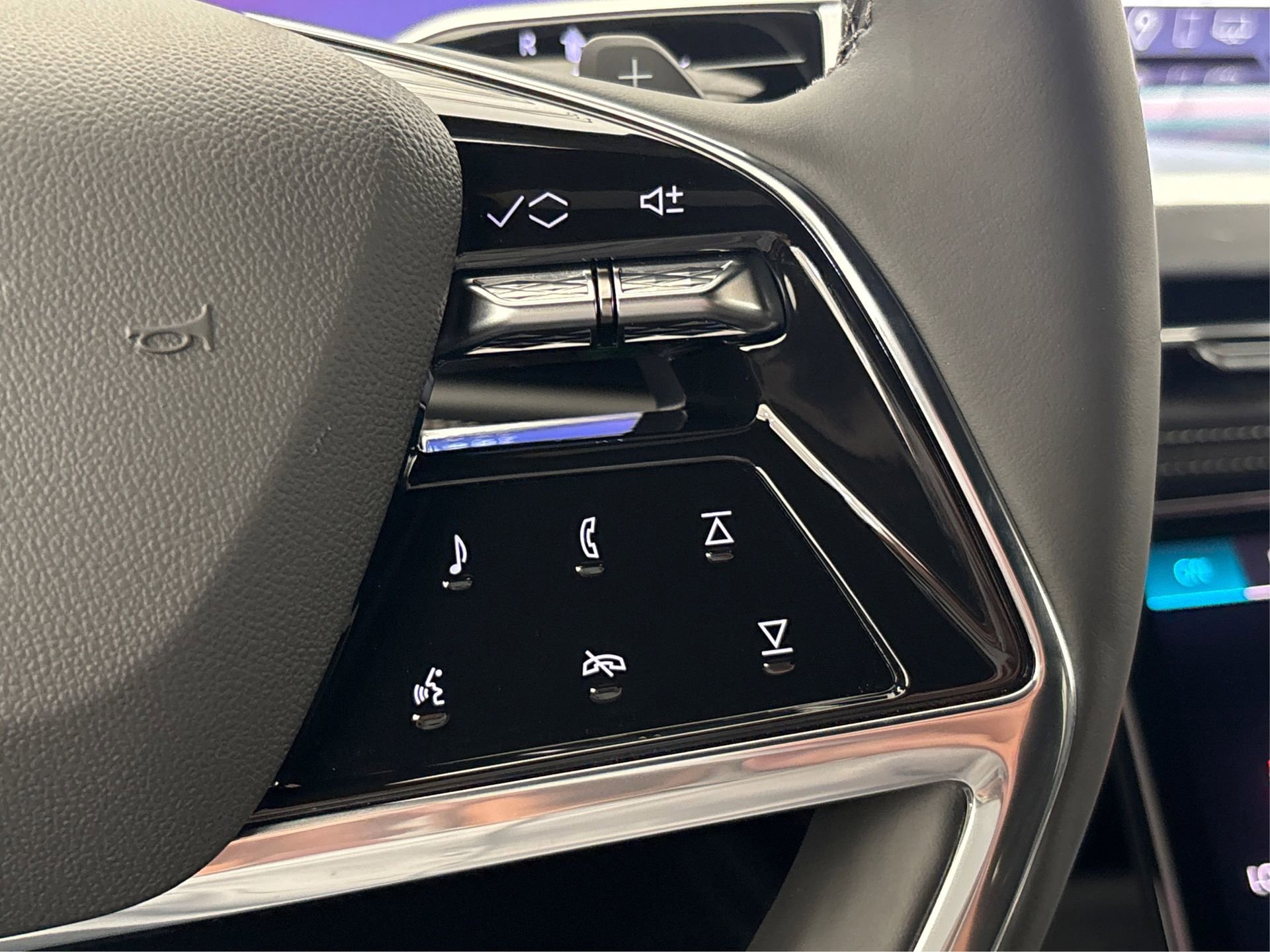 New 2025 Cadillac Escalade ESV Luxury image 29